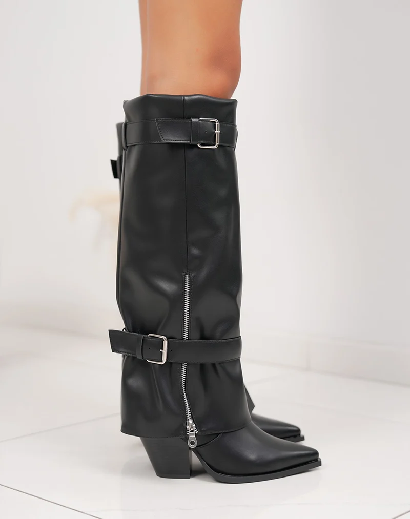 Bottes noires à talon biseauté, bout pointu et détails zippés