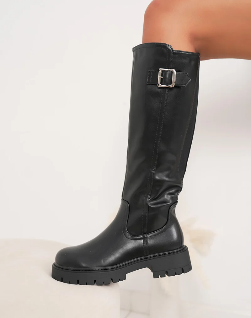 Bottes noires à semelle crantée et boucle argentée