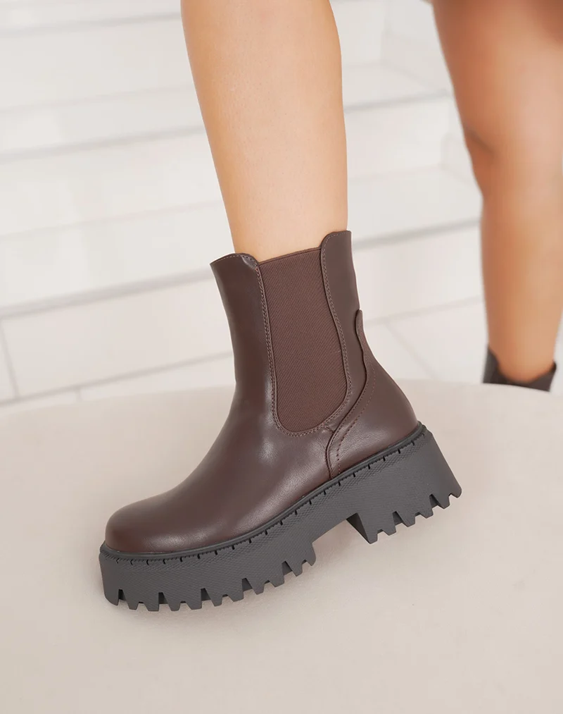 Bottines femme marron style Chelsea à plateforme crantée et intérieur fourré