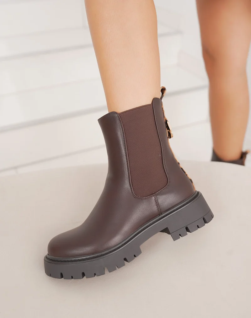 Bottines femme marron style Chelsea avec détail léopard et semelle crantée