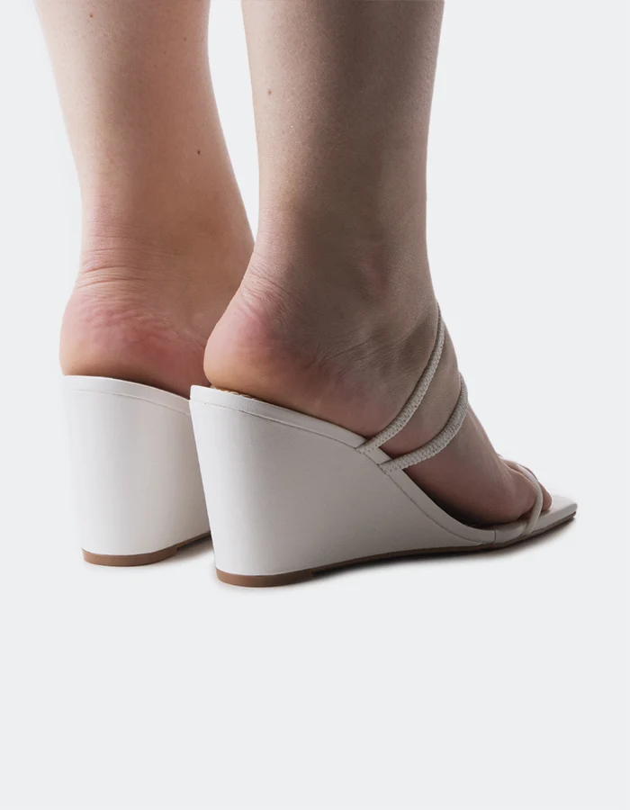 Karavi White Leather