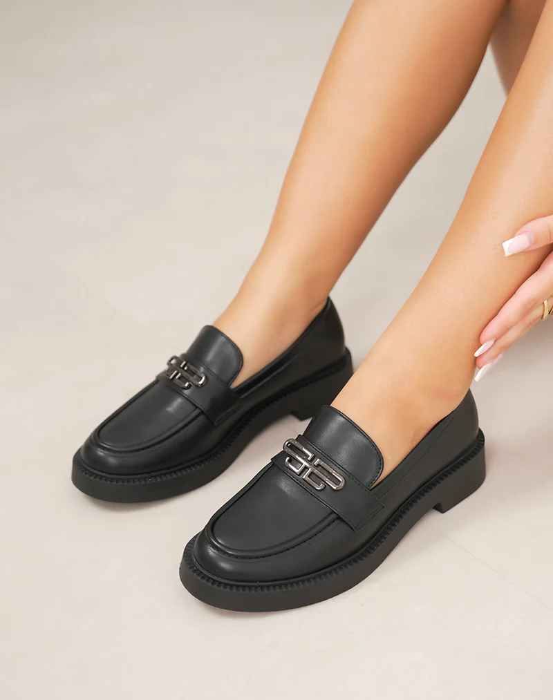 Mocassins noirs à bijou chic