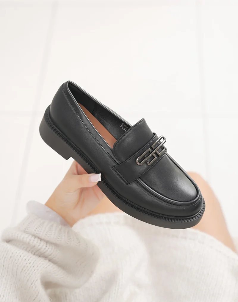Mocassins noirs à bijou chic