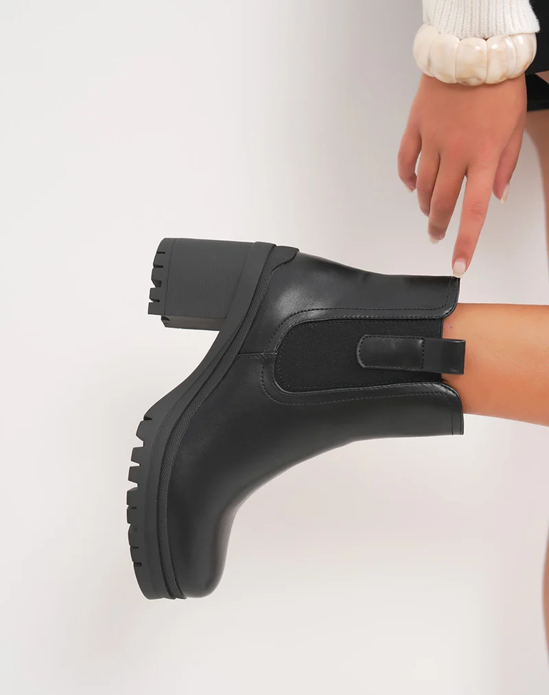 Bottines noires à talon carré fourrées