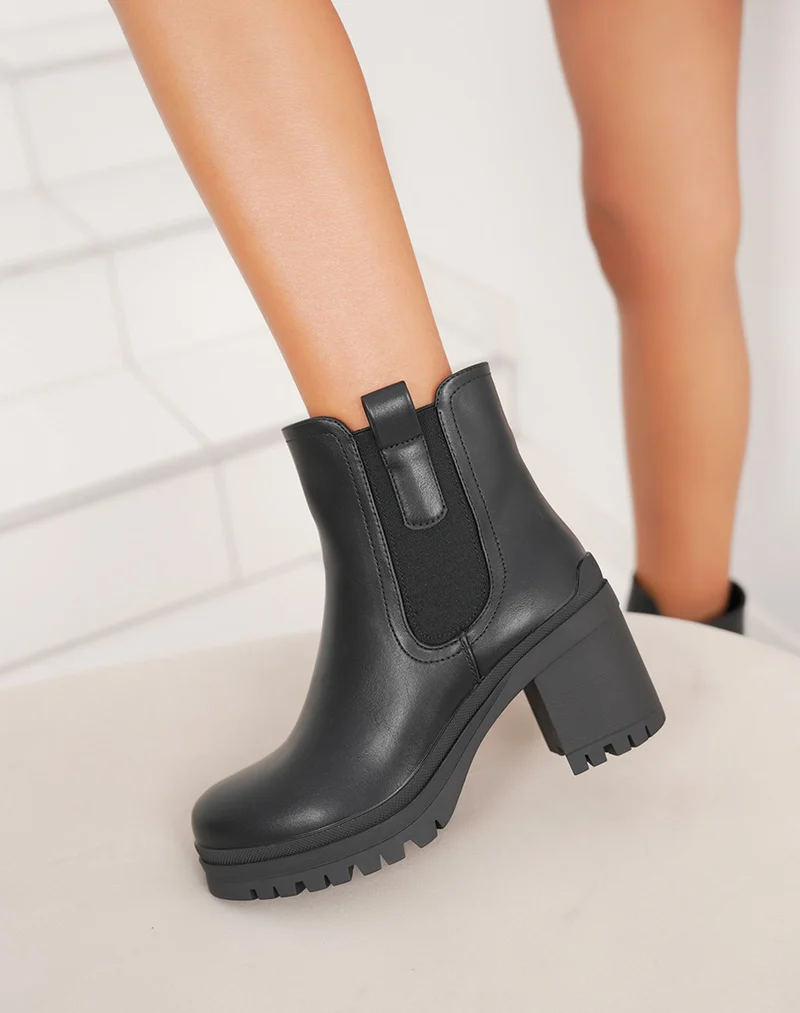 Bottines noires à talon carré fourrées