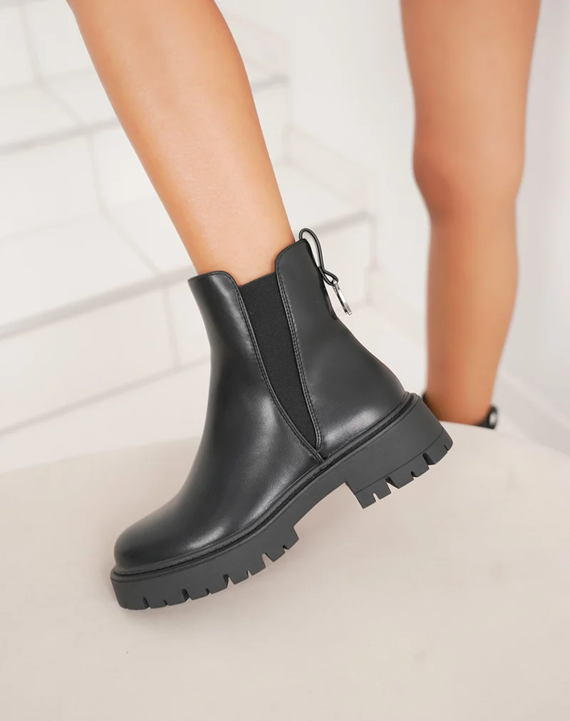 Bottines noires fourrées bijou argenté