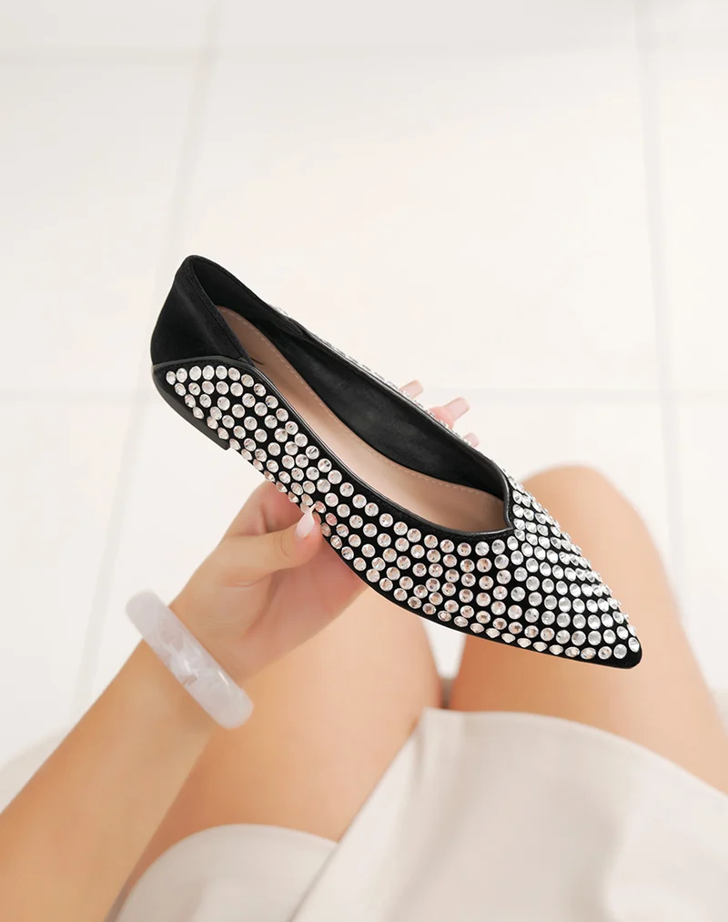 Ballerines noires en suédine à strass argentés et bout pointu