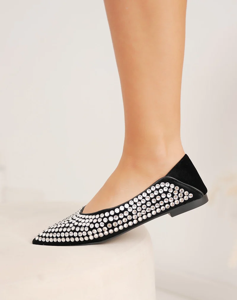 Ballerines noires en suédine à strass argentés et bout pointu