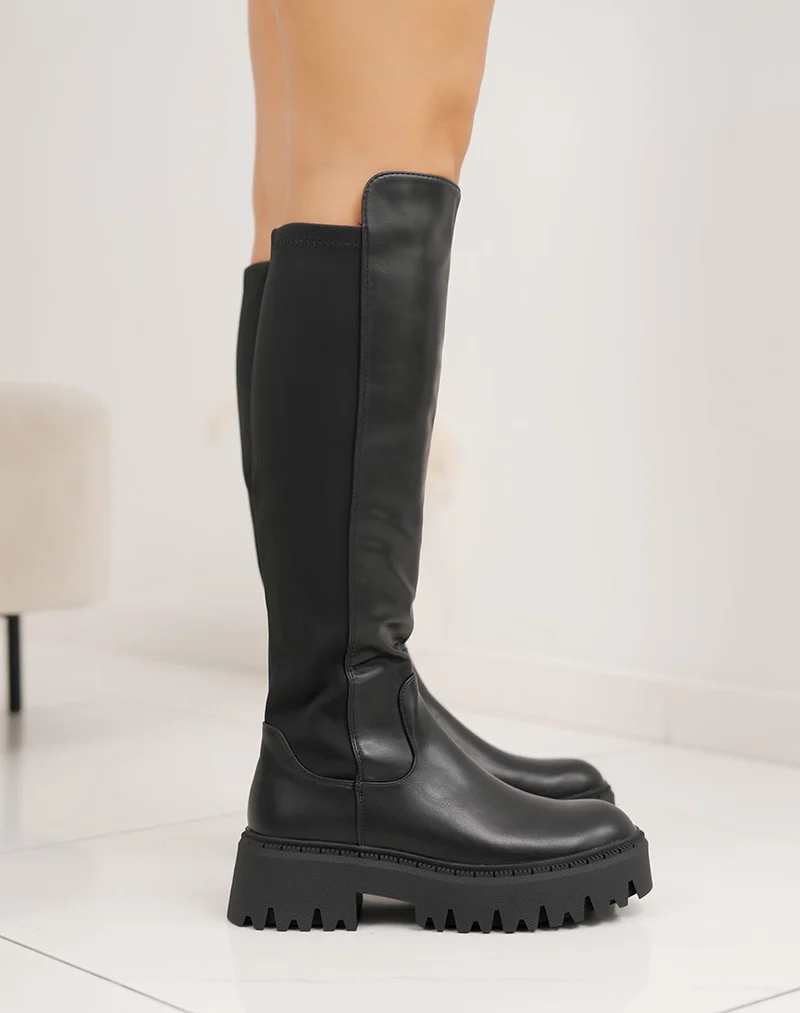 Bottes noires bi-matière à semelle épaisse crantée