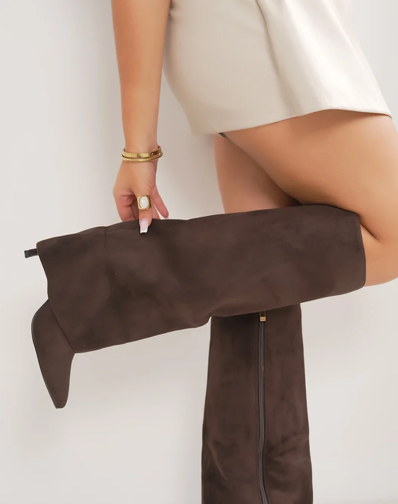 Bottes marron en suédine – Talon aiguille – Bout pointu