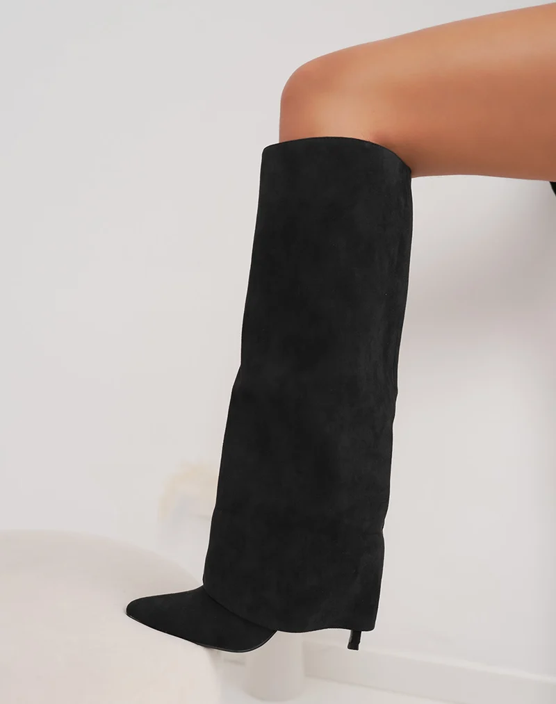 Bottes noires en suédine – Talon aiguille à bout pointu et revers