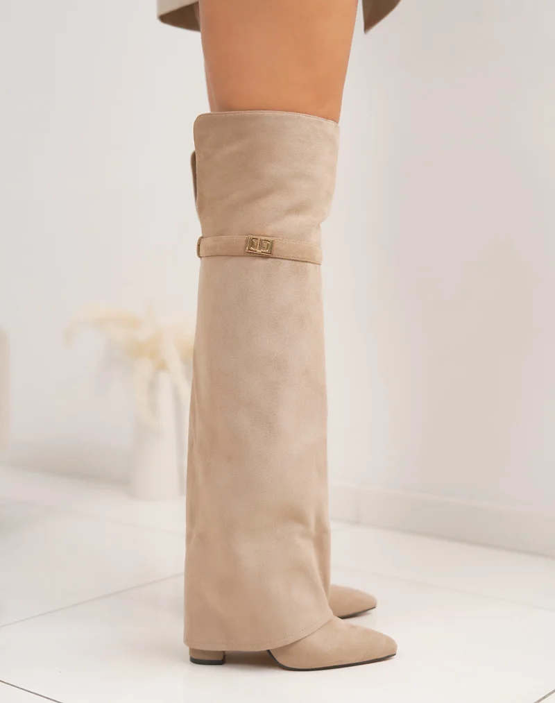 Cuissardes beige en suédine – Talon carré 11cm – Bout pointu