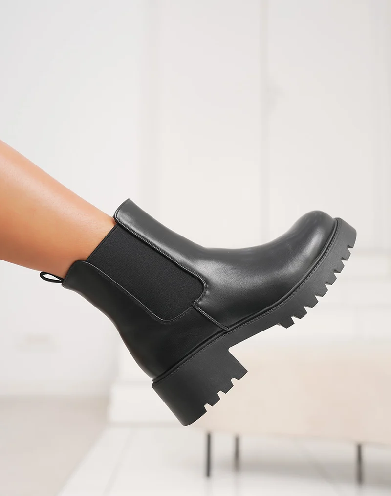 Bottines noires Chelsea fourrées à talon carré – Tige amovible avec lanières argentées