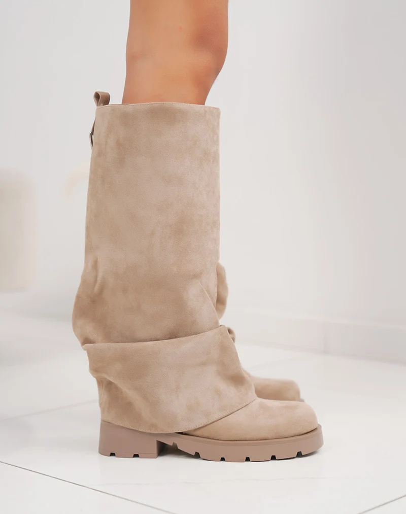 Bottes beige en suédine à revers – Bout rond et talon épais