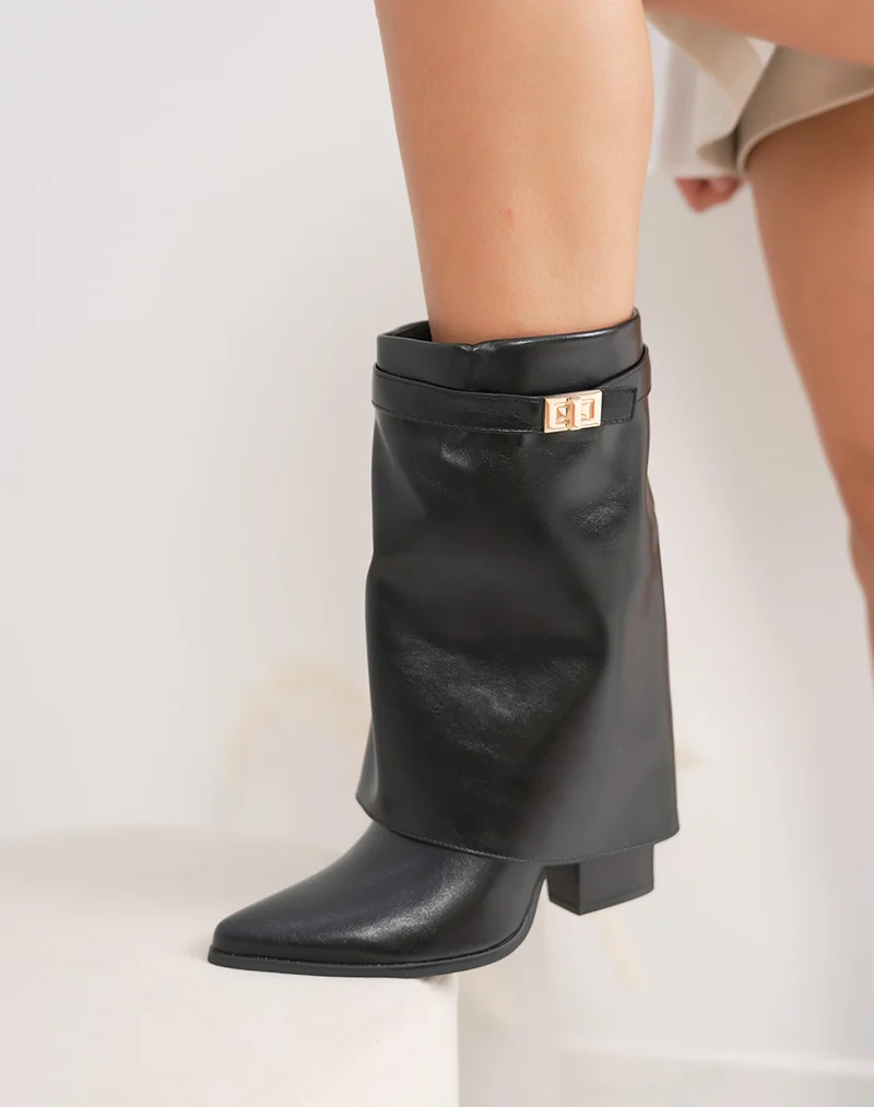 Bottes femme noires vernies à revers avec lanière dorée et talon carré
