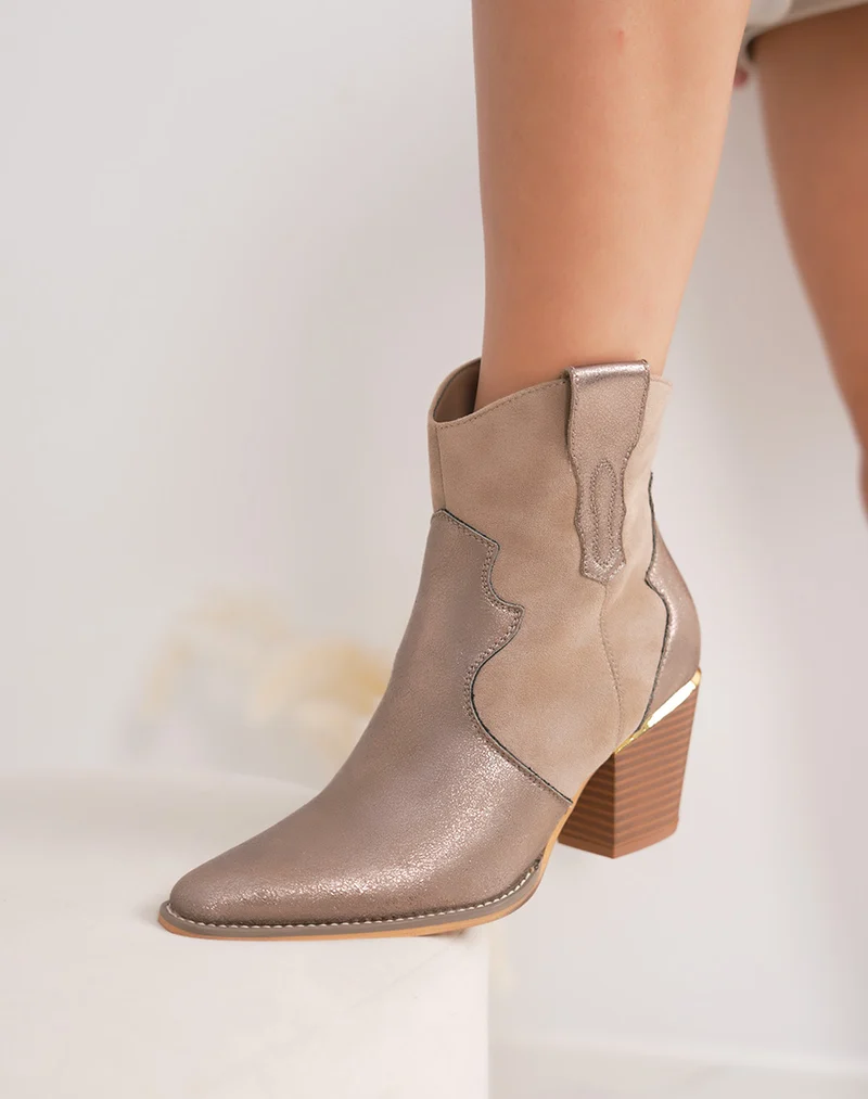 Bottines santiags femme taupe et bronze à talon biseauté tendance