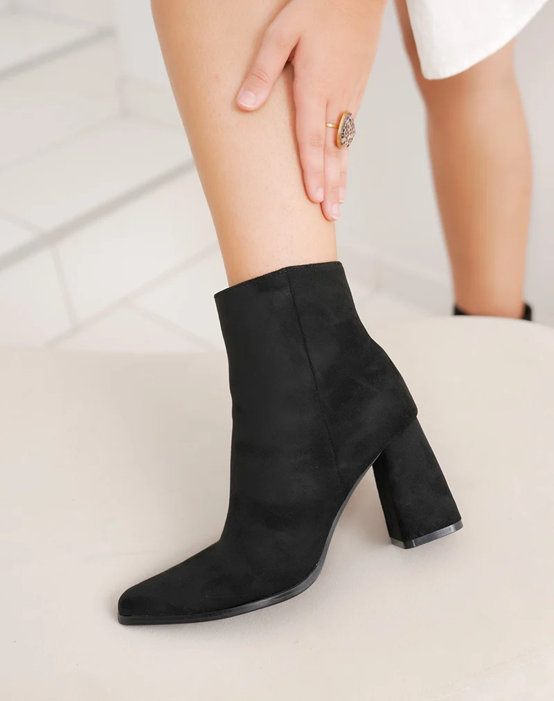Bottines femme noires en suédine à talon carré chic et bout pointu