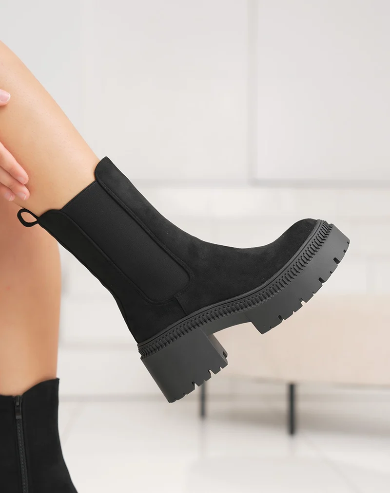 Bottines femme noires en suédine à plateforme et semelle crantée tendance