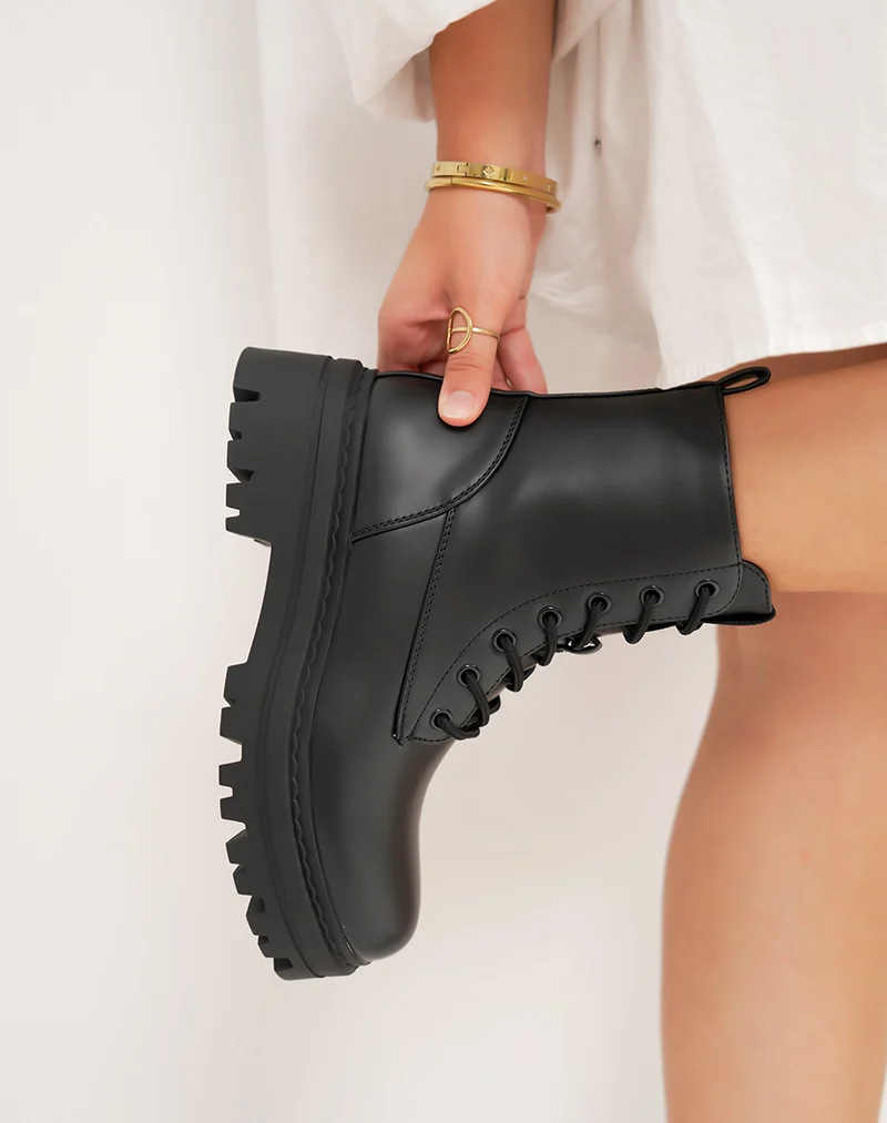 Bottines femme noires à lacets et semelle crantée épaisse avec talon carré 5cm