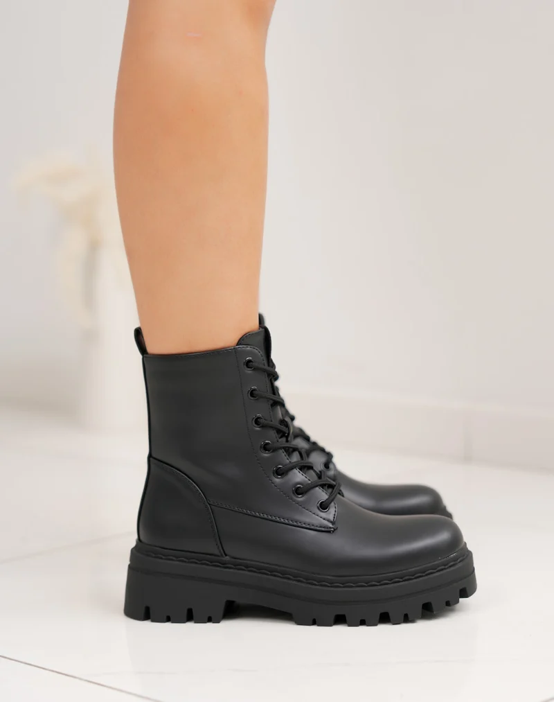 Bottines femme noires à lacets et semelle crantée épaisse avec talon carré 5cm