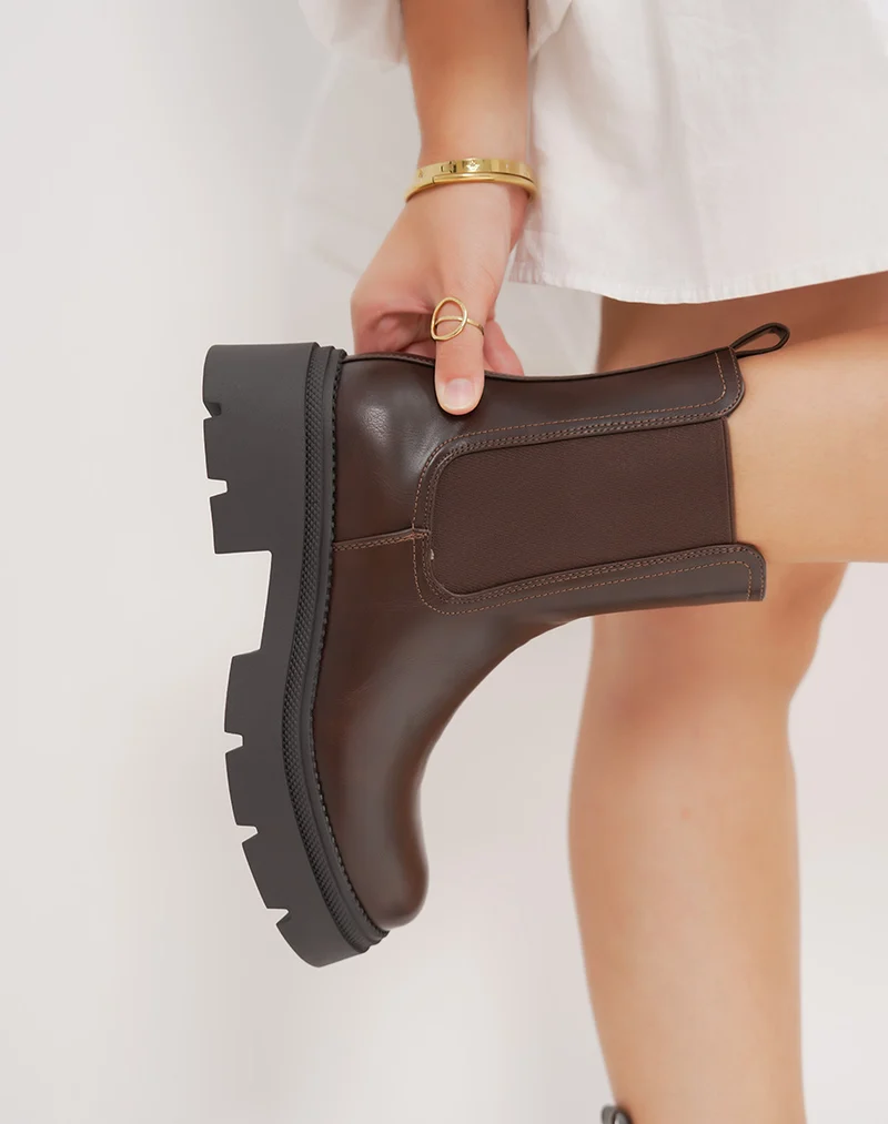 Bottines femme marron style chelsea à semelle crantée épaisse et plateforme