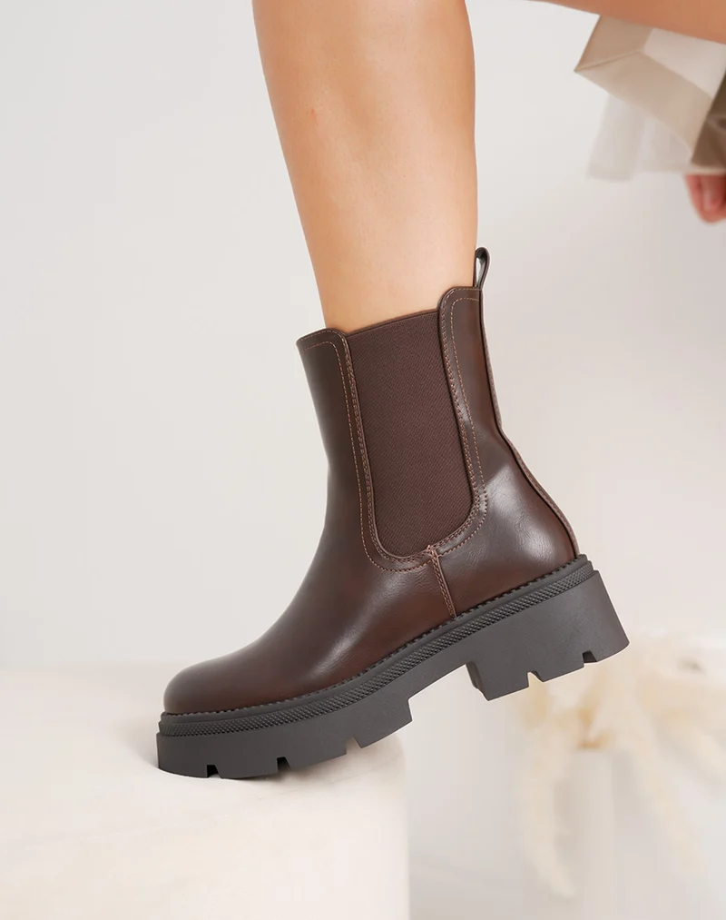 Bottines femme marron style chelsea à semelle crantée épaisse et plateforme
