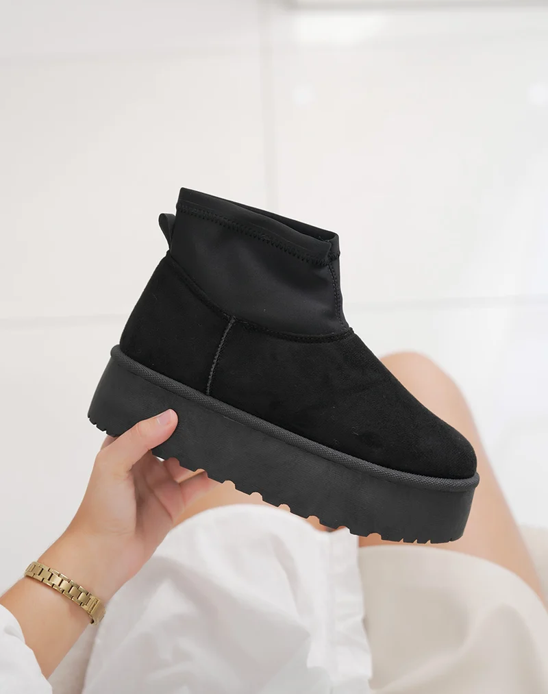 Bottines femme noires en suédine imperméable avec tige molletonnée ajustable