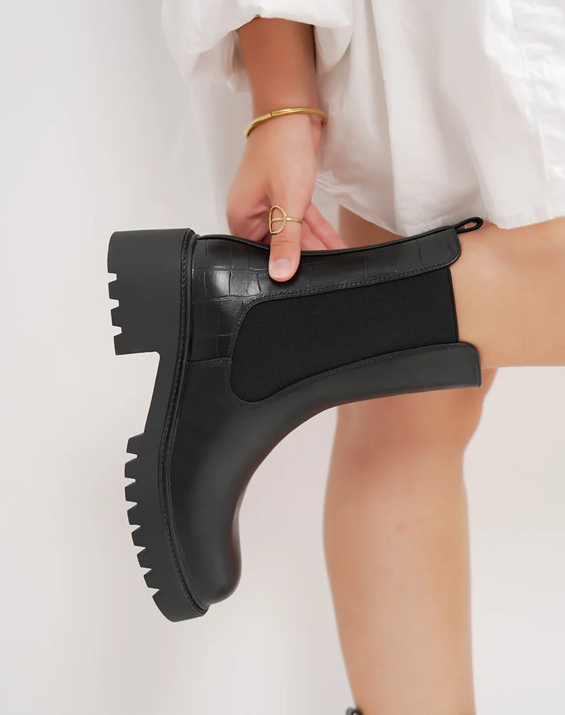 Bottines femme noires style chelsea tendance avec détail croco et semelle crantée