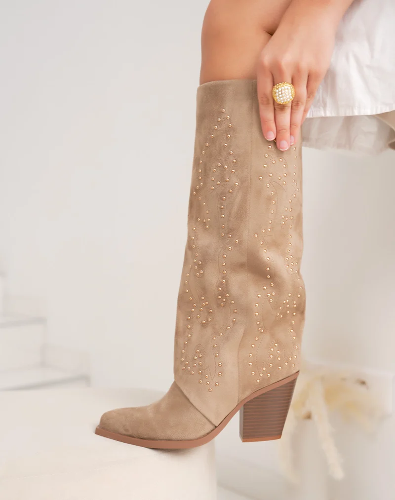 Bottes femme taupe style santiags en suédine avec brillants dorés