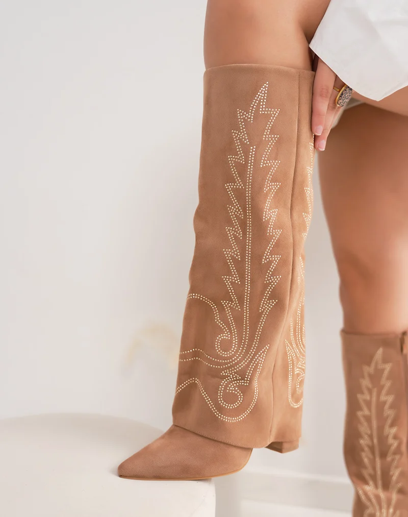 Bottes femme camel style santiags avec strass noirs tendance et bout pointu
