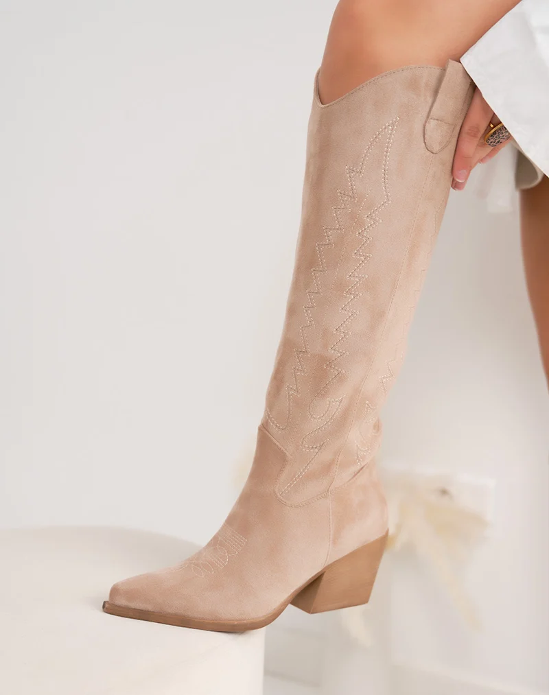 Bottes santiags femme beige en suédine brodée avec talon de 7cm