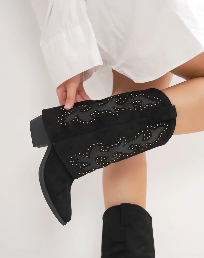 Bottines femme noires style santiags en suédine avec détails dorés et cuir