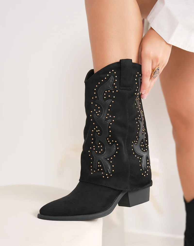 Bottines femme noires style santiags en suédine avec détails dorés et cuir