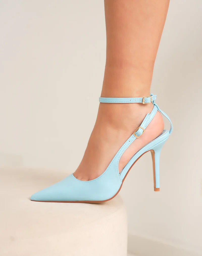 Escarpins femme bleu ciel tendance à bout pointu avec bride fine à la cheville