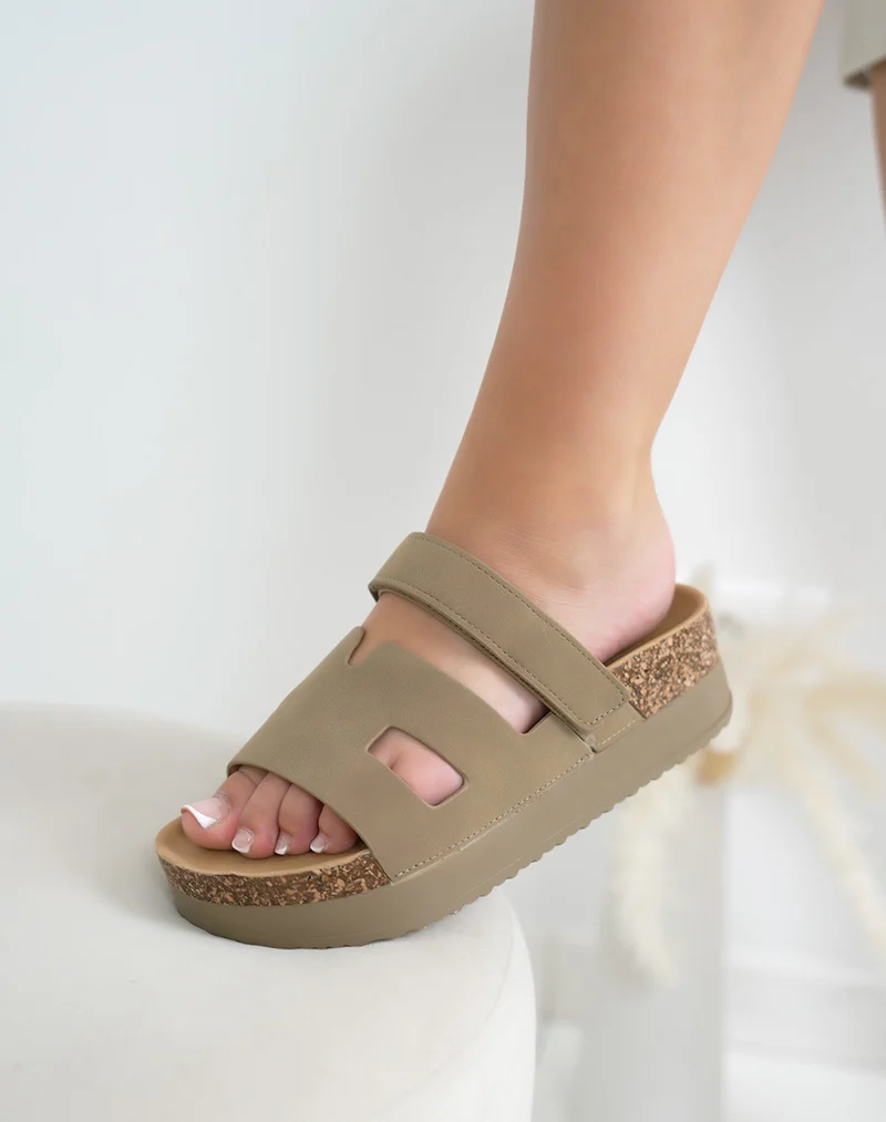 Mules femme beige foncé en suédine à bride H avec plateforme épaisse et fermeture scratch