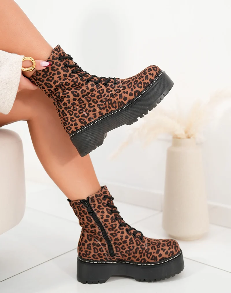 Bottines femme en suédine léopard avec plateforme crantée et lacets fins