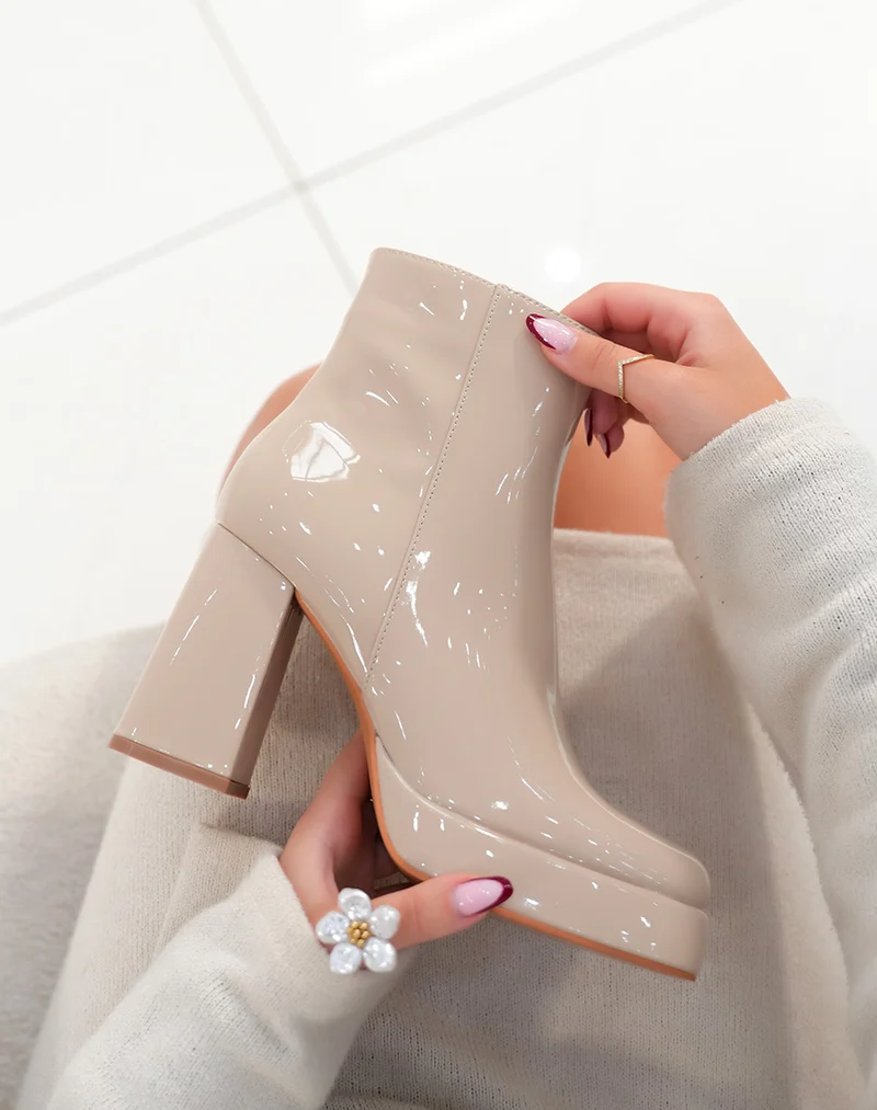 Bottines femme beige vernies avec talon haut et plateforme épaisse