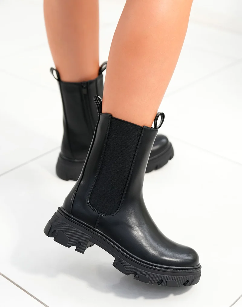 Bottines femme noires montantes style Chelsea avec semelle crantée