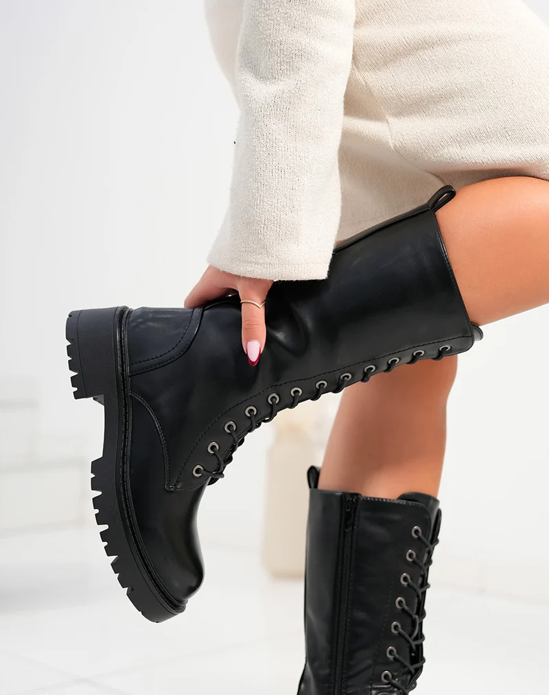 Bottes femme noires à lacets avec semelle épaisse crantée et intérieur fourré