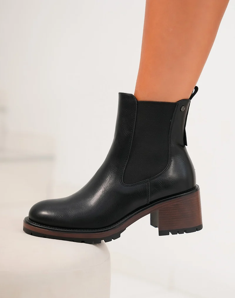 Bottines femme noires élégantes avec semelle marron et détail élastique