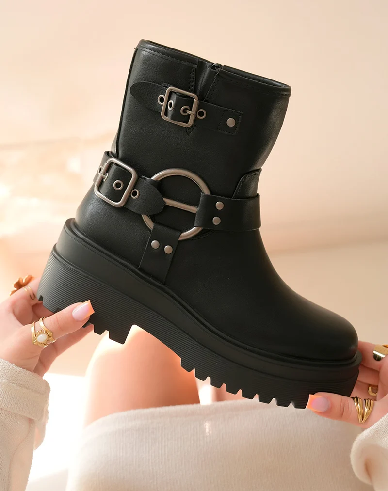 Bottines Noires Style Biker à Semelle Crantée pour Femme