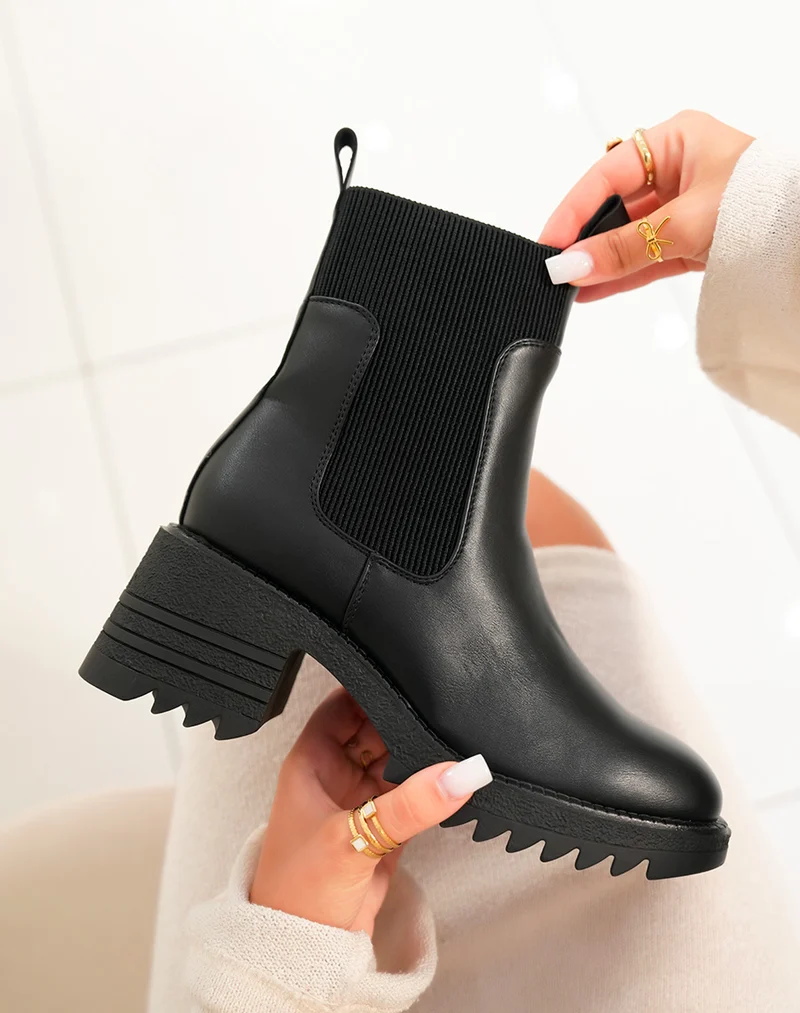 Bottines noires à petit talon et élastique