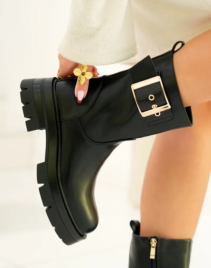 Bottines femme avec boucle épaisse dorée et semelle crantée