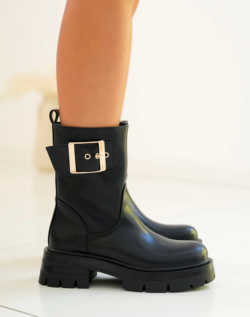 Bottines femme avec boucle épaisse dorée et semelle crantée
