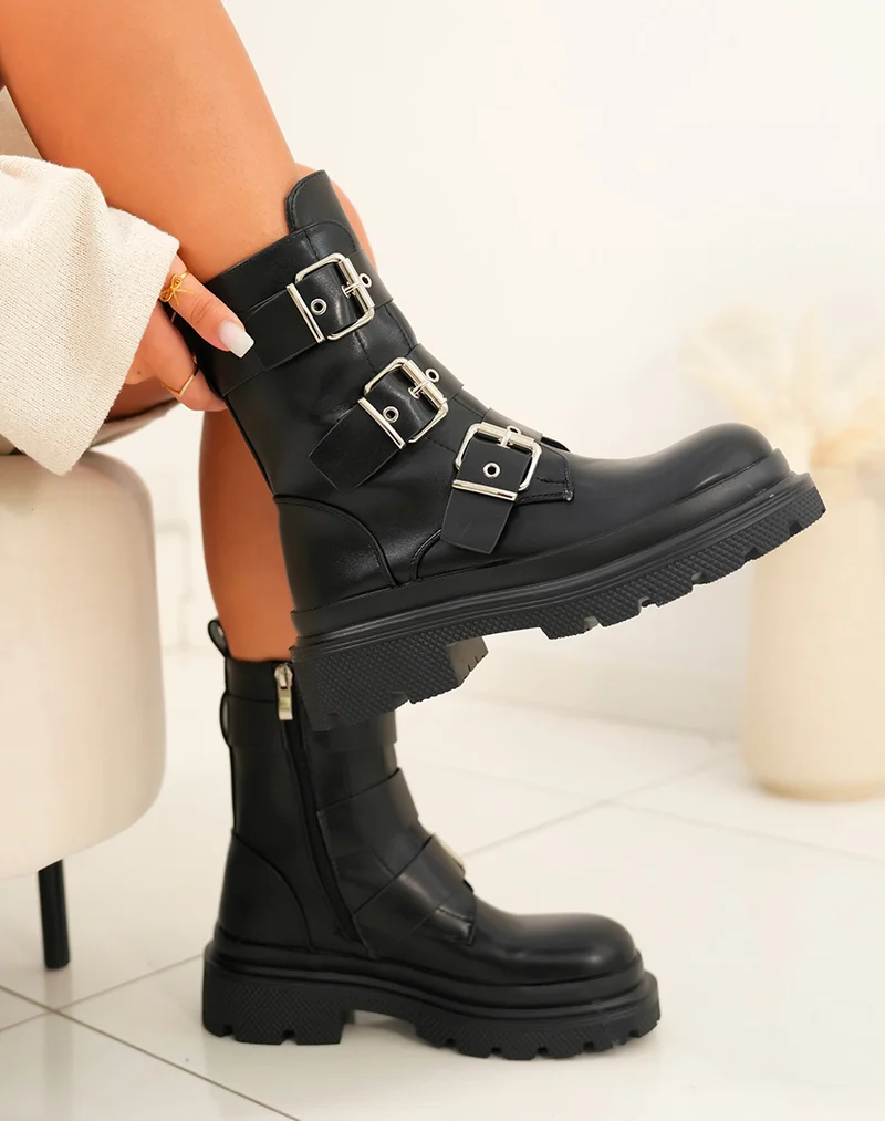 Bottines femme noires à sangles épaisses avec détails argentés semelle crantée