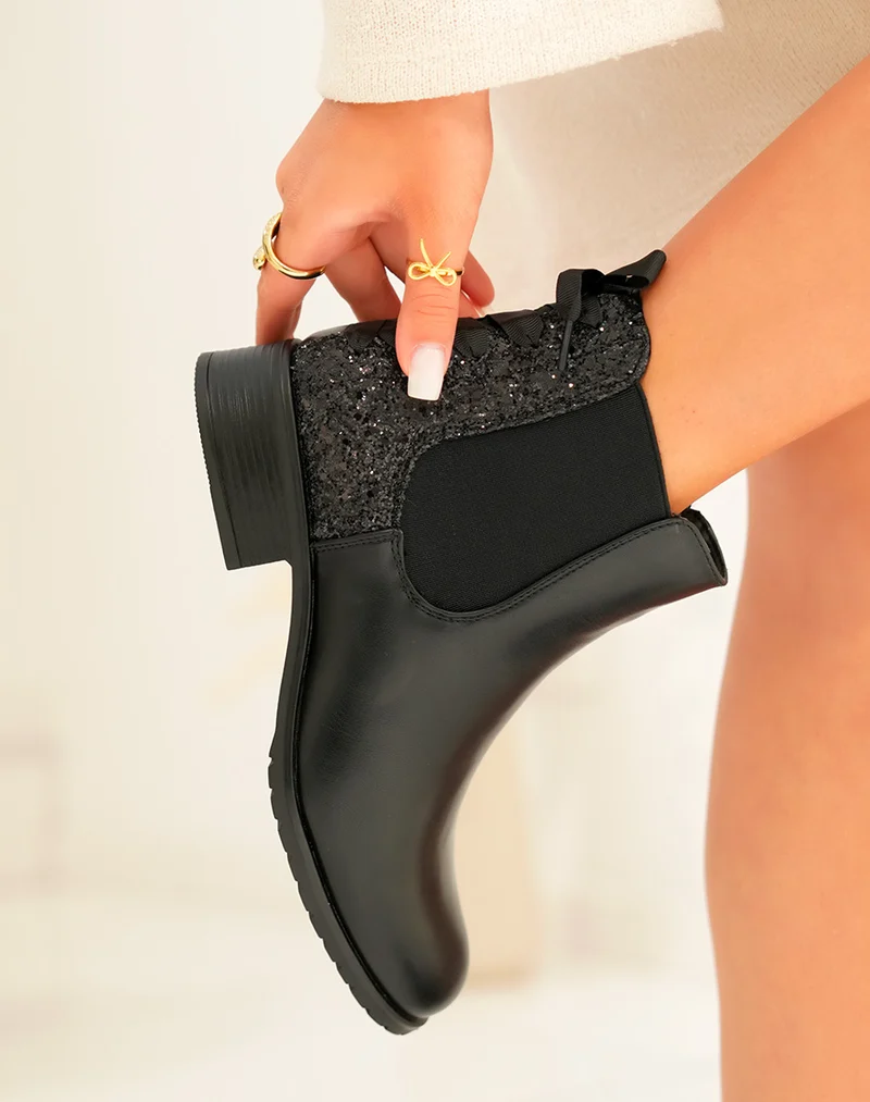 Bottines noires à paillettes et lacets