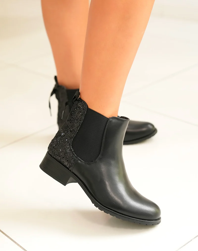 Bottines noires à paillettes et lacets