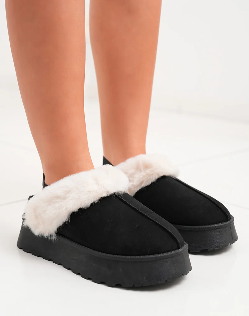 Mules femme noires en suédine fourrée avec lanière ajustable et semelle crantée