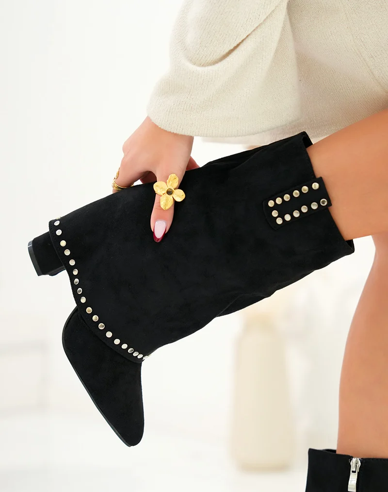 Bottines femme en suédine avec revers et clous argentés