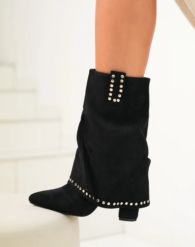 Bottines femme en suédine avec revers et clous argentés